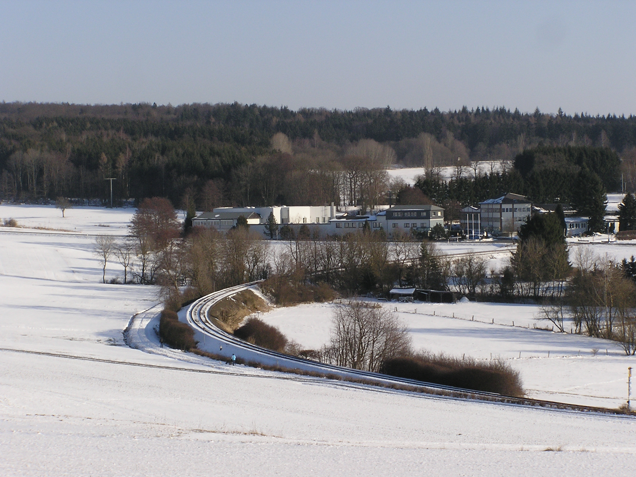 Bahnstreckenbogen am Industriegebiet stlich Hundstadt