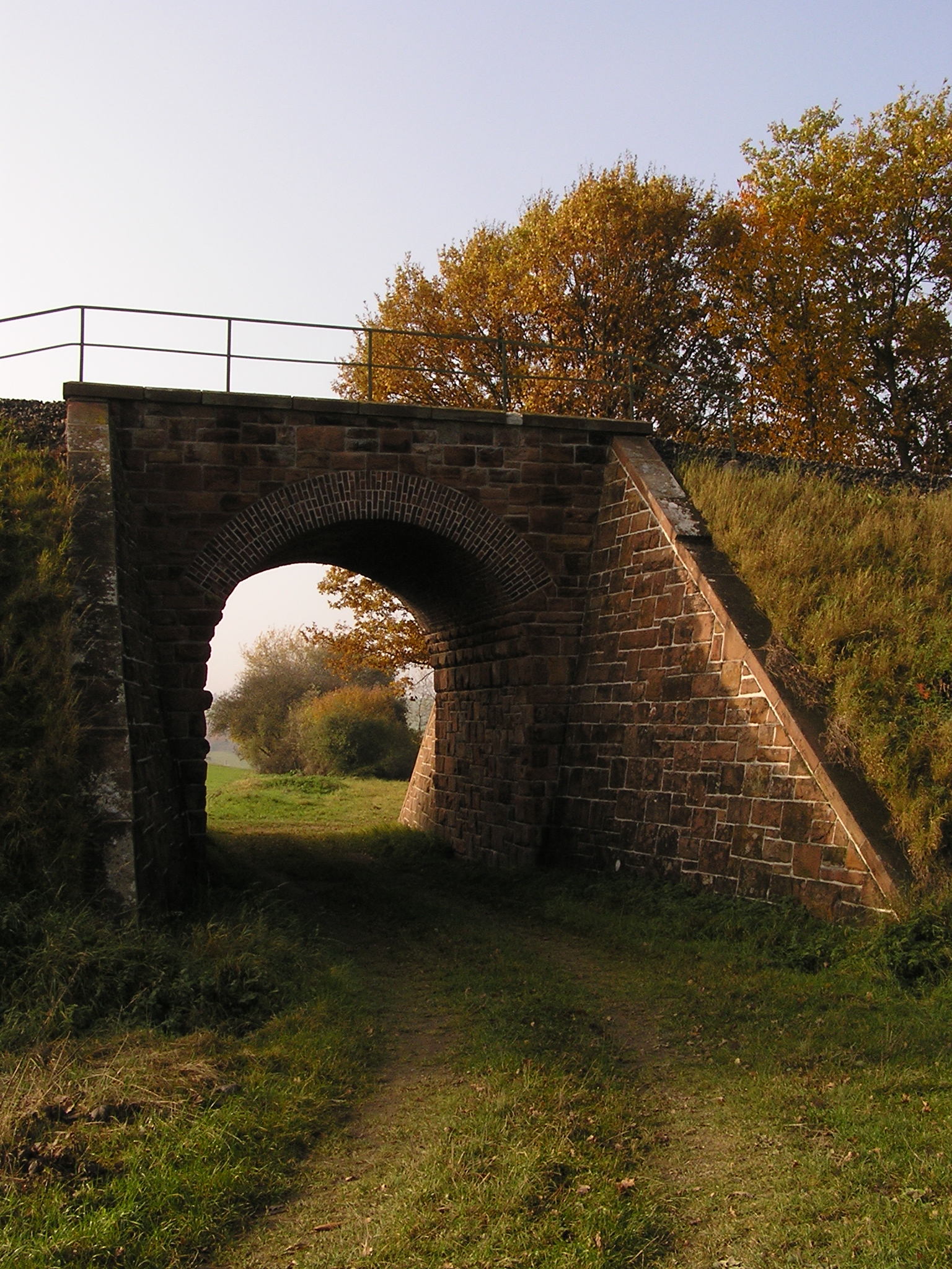 Feldwegbrcke nrdlich von Hundstadt von Osten her